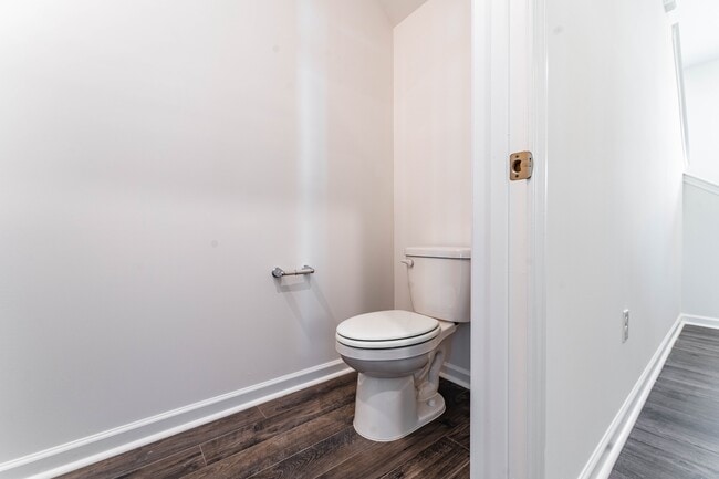 Building Photo - 390 Freestall Dr