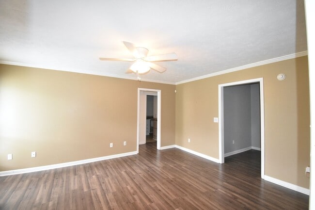 Building Photo - 6897 Kingsgate Dr