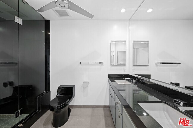 Building Photo - 4267 Marina City Dr