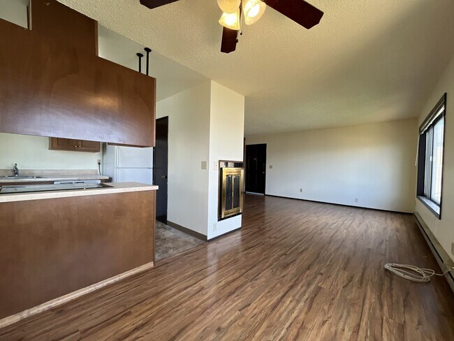 Building Photo - Spacious 3 Bedroom with Bonus Living Area, Patio & Built in Fireplace