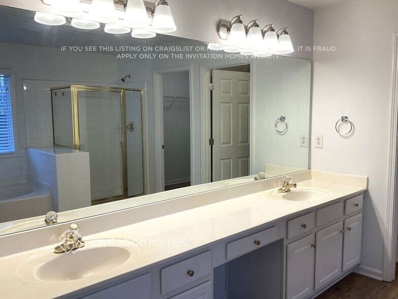 Building Photo - 1212 Liverpool Pointe