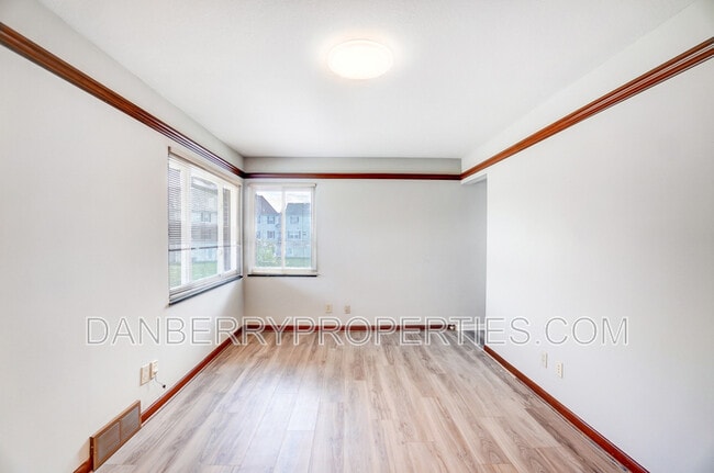 Building Photo - 1133 N Byrne Rd