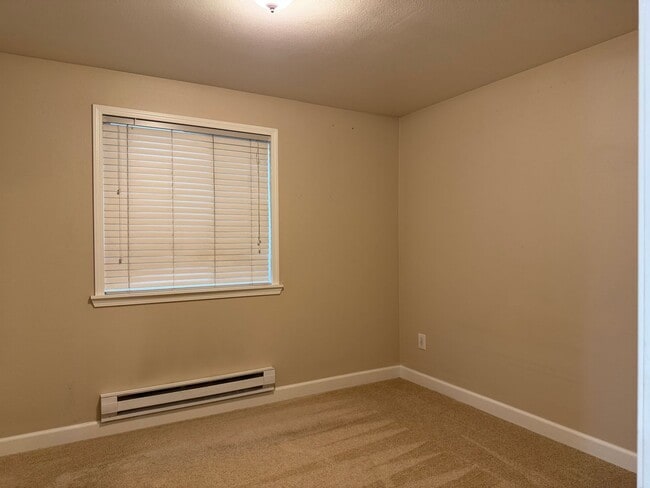 Building Photo - Serene Ground-Floor Condo Overlooking Green Space – Parking Included