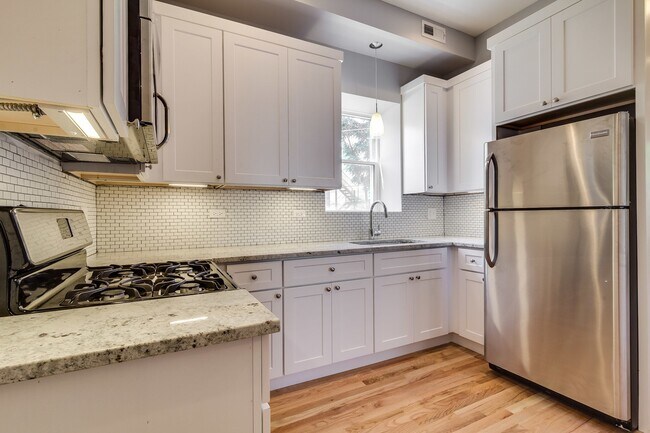 Kitchen - 2135 S Fairfield Ave