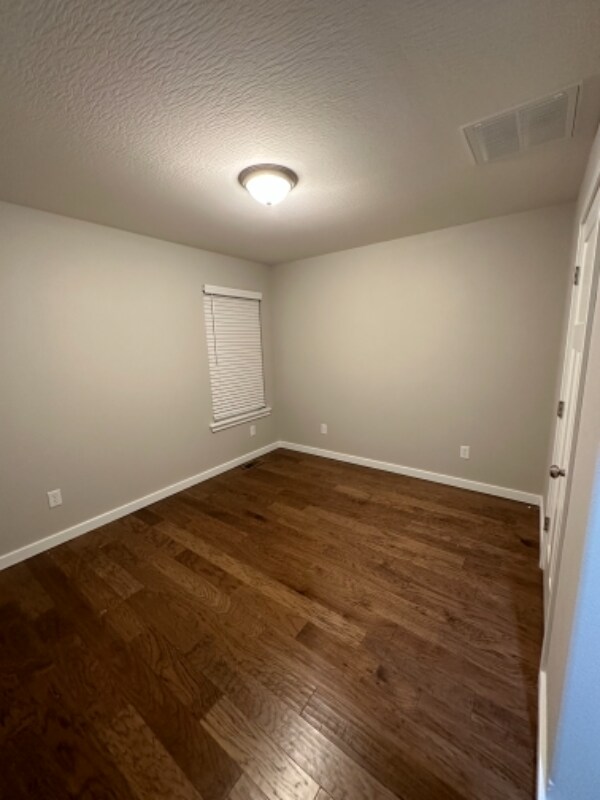 Building Photo - 524 Chipmunk Ave