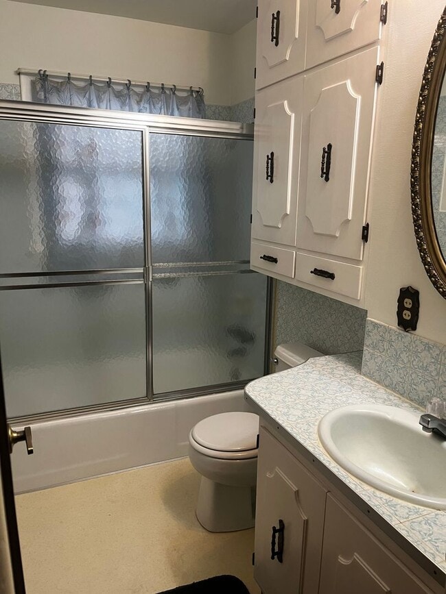 Building Photo - Rare FOUR Bedroom Single Family Home for Rent