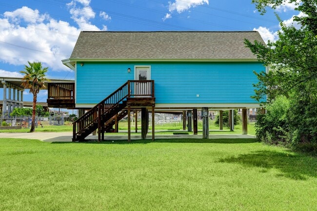 Building Photo - 100 Grove Rd