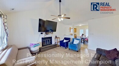 Building Photo - Adorable 3 BD/ 1.5 BA Home with Attached Garage and Large Fenced Yard