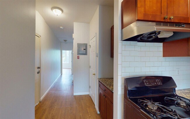 Building Photo - 475 Ashford Ave