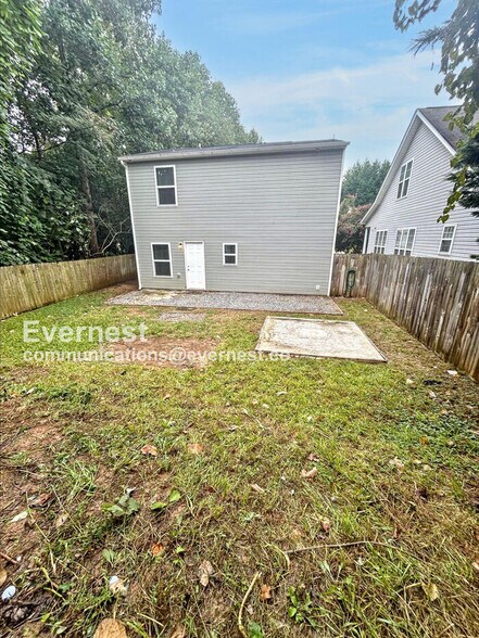 Building Photo - 1600 Sandersted Village Cir