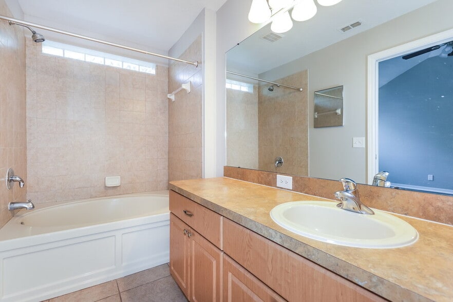 Building Photo - 5825 Wrenwater Dr
