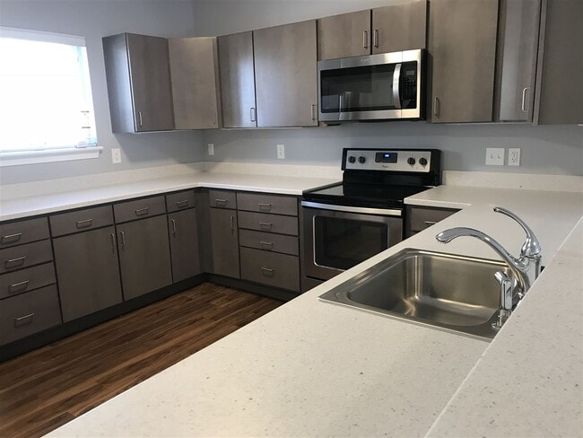 Building Photo - 37 E Ridge Dr