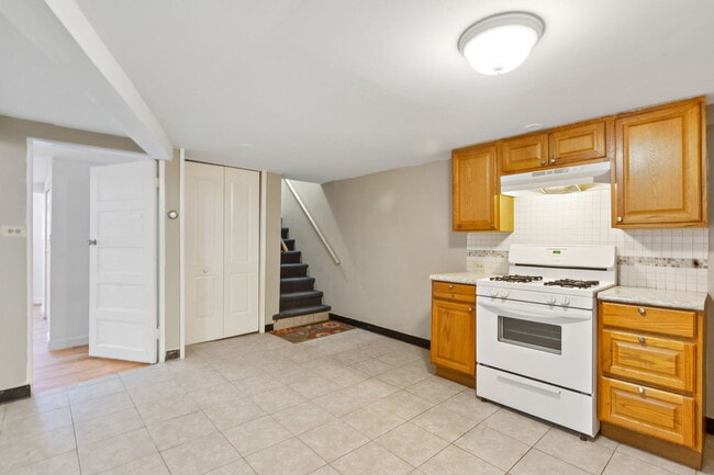 Building Photo - 5714 N Christiana Ave