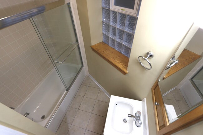 Building Photo - 4457 W Wrightwood Ave