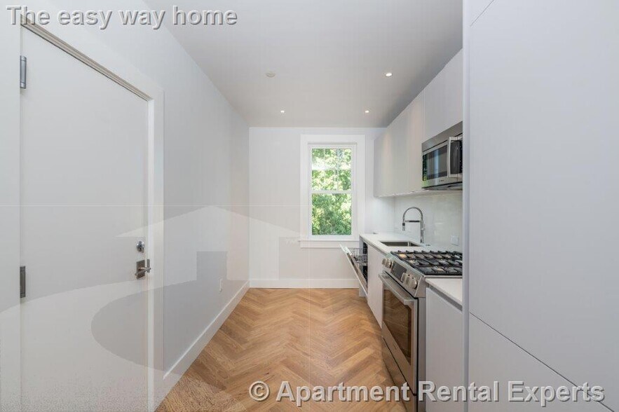 Building Photo - 17A Forest St Unit #41