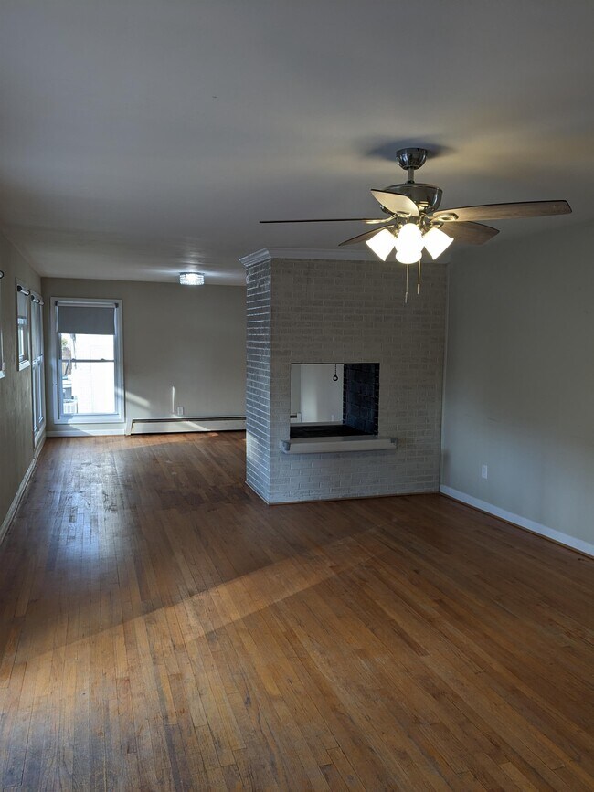 Building Photo - 315 Martha Lee Dr