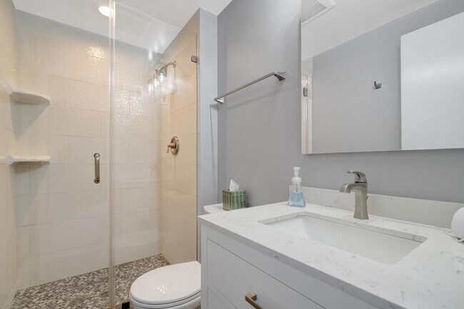 Building Photo - 6063 Hydrangea Dr