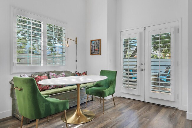 Building Photo - 53980 Avenida Mendoza