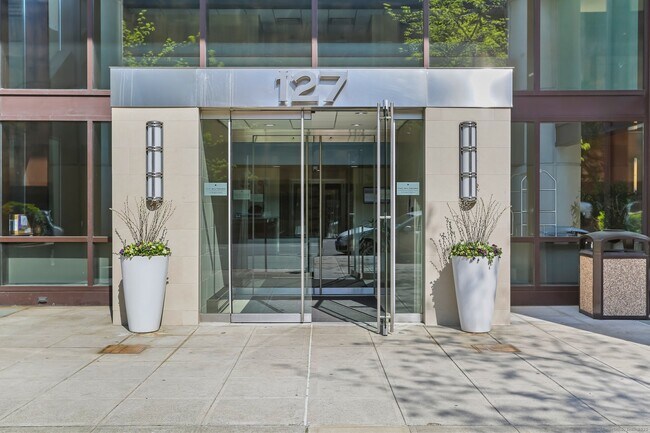 Building Photo - 127 Greyrock Pl