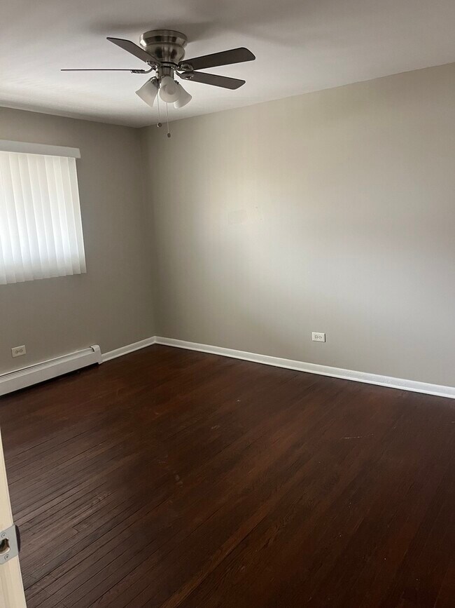 Building Photo - 8817 S Roberts Rd