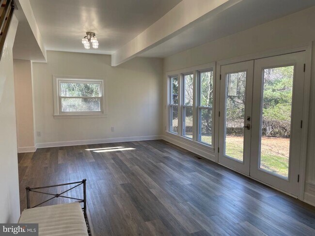 Building Photo - 12399 Shue Ct