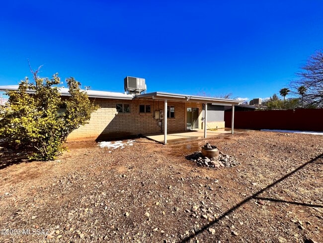 Building Photo - 15925 N Capstan Ave