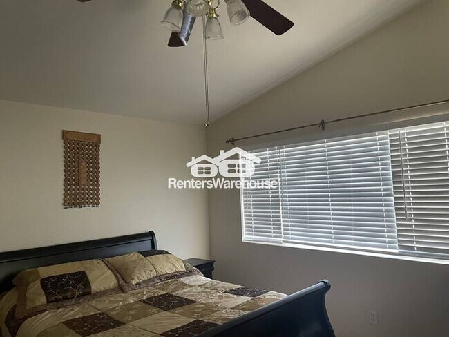 Building Photo - Hillcrest Beauty 4bed 3bath P00L Grass Bac...