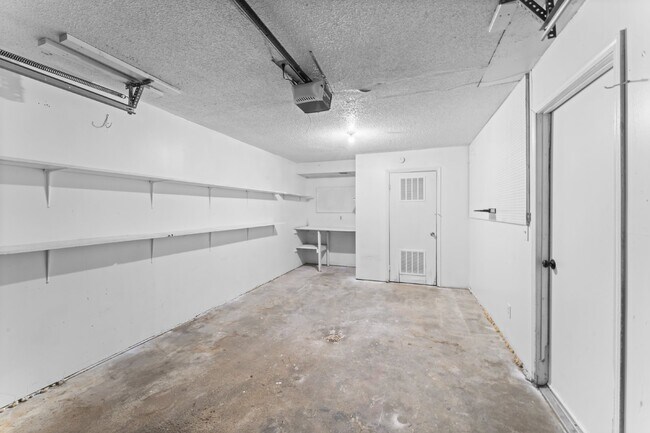 Building Photo - 16104 W 141st Terrace