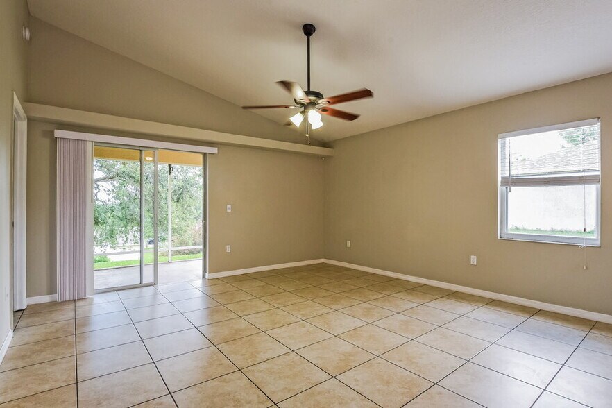 Building Photo - 1378 Willow Crest Dr