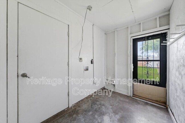 Building Photo - 7422 Stonehouse Dr