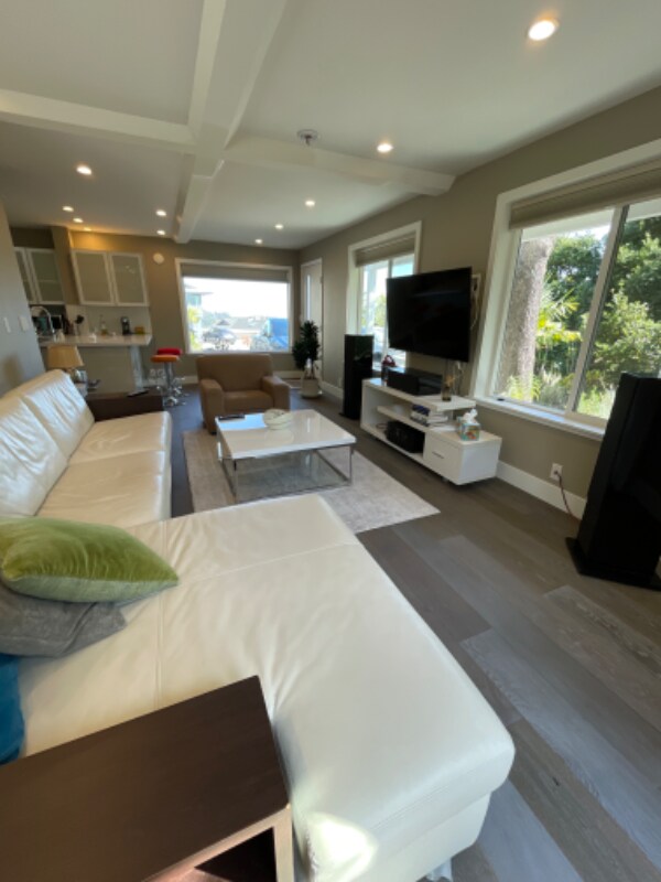 Building Photo - 201 Vía La Paz