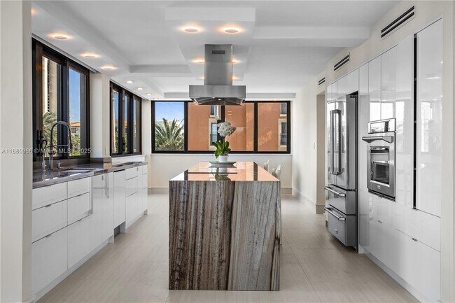 Building Photo - 700 Coral Wy