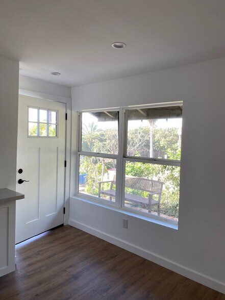 Building Photo - 400 Flint Ave