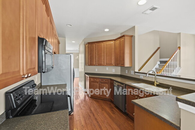 Building Photo - 9034 Parlor Dr