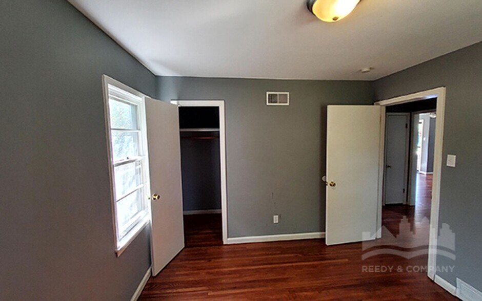Building Photo - Welcome to the charming "Can't Get Any Cut...