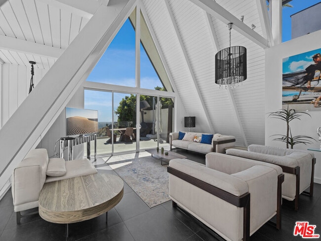 Building Photo - 8460 Cole Crest Dr