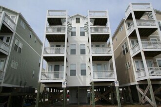 Building Photo - 3 Bedroom 2 1/2 bath unfurnished Townhouse located in Surf City-Ocean views