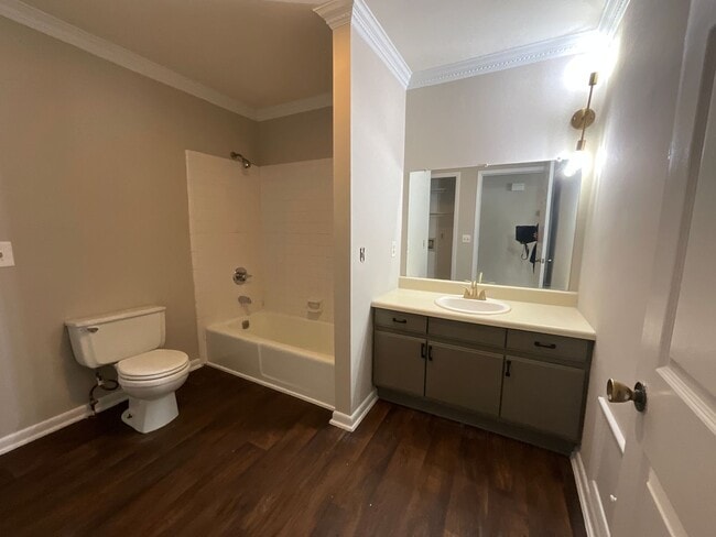 Building Photo - 1006 W Barton St