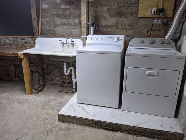 Building Photo - 17 High St