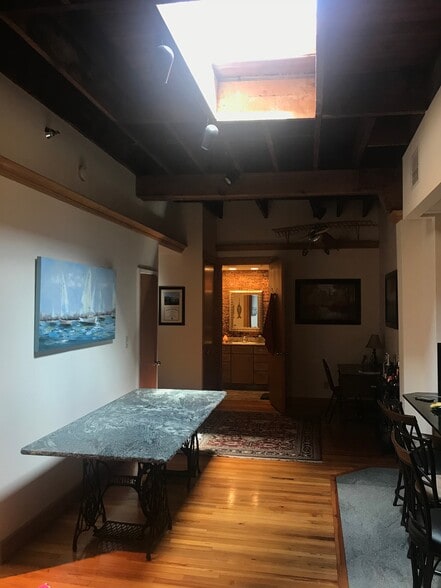 Building Photo - 323 W Fayette St