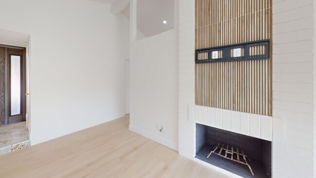 Building Photo - Welcome to your dream home! Single story R...