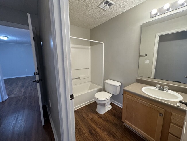 Building Photo - Off Campus Housing - Private bedroom and bathroom available NOW  in Harts Cove