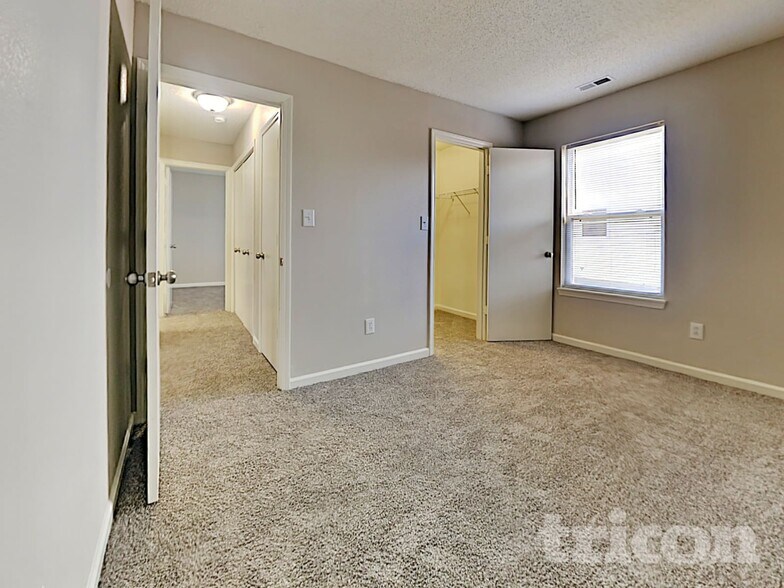 Building Photo - 1697 Willowview Ln