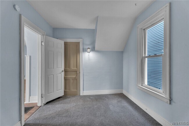 Building Photo - 212 Lockwood Ave