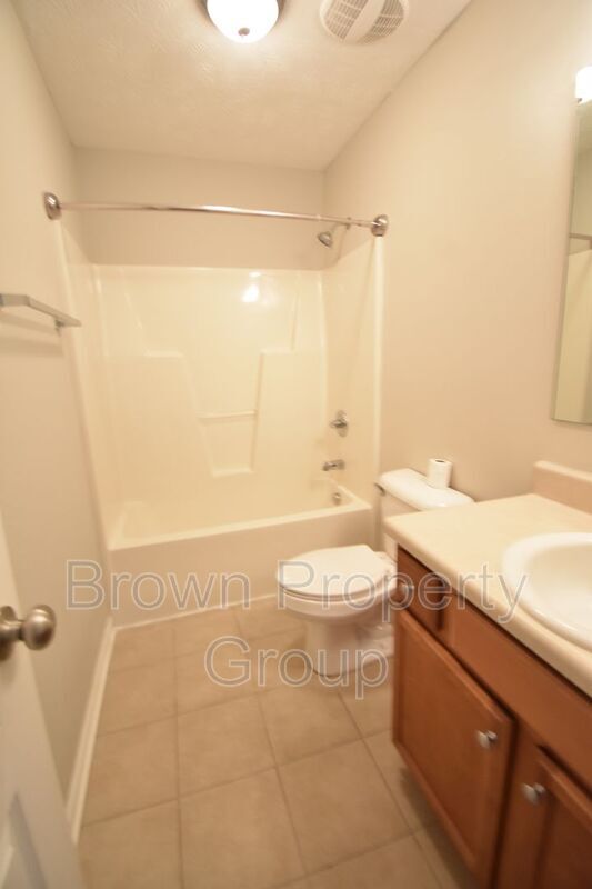 Building Photo - 5609 Thackeray Dr