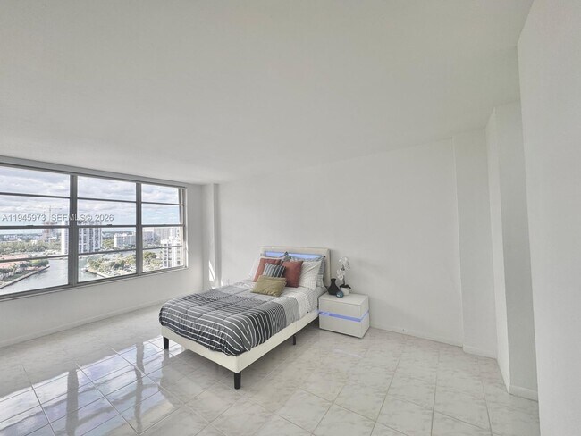 Building Photo - 3800 S Ocean Dr