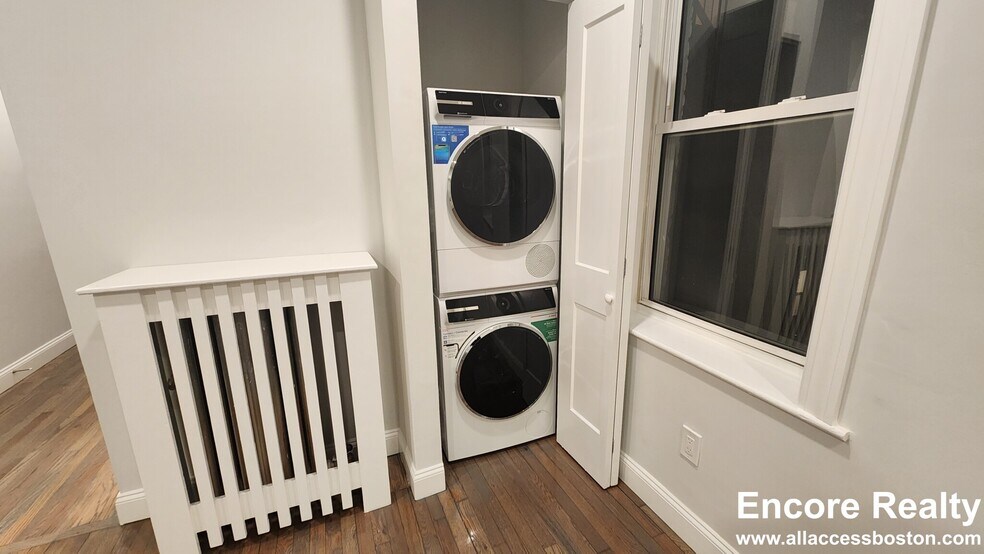 Building Photo - 112 Park St