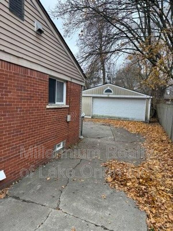 Building Photo - 321 W Princeton Ave