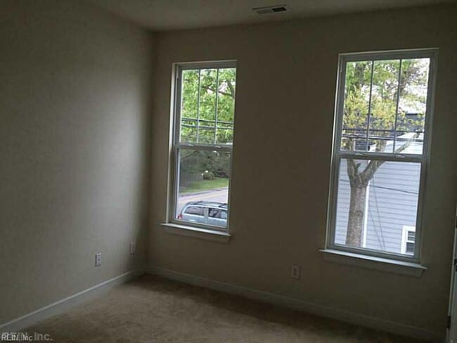 Building Photo - Beach Borough