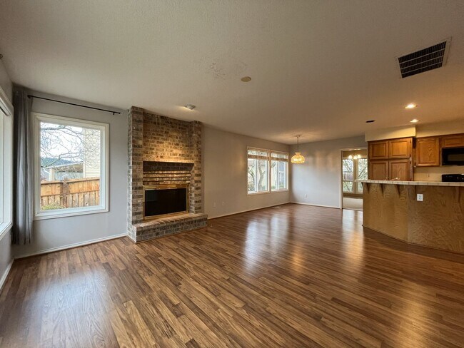 Building Photo - Elegant Home Offering Open Living Spaces, Spacious Primary Suite, and Nature-Inspired Yard